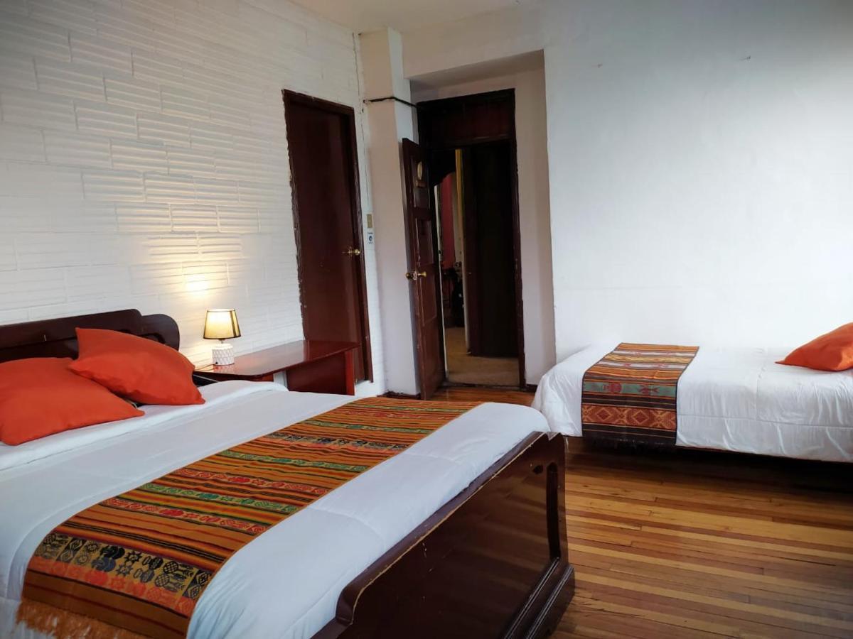 Hostal La Casa Tolena Quito - Ecuador Hotel Exterior photo