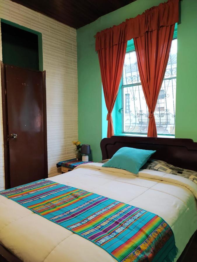 Hostal La Casa Tolena Quito - Ecuador Hotel Exterior photo