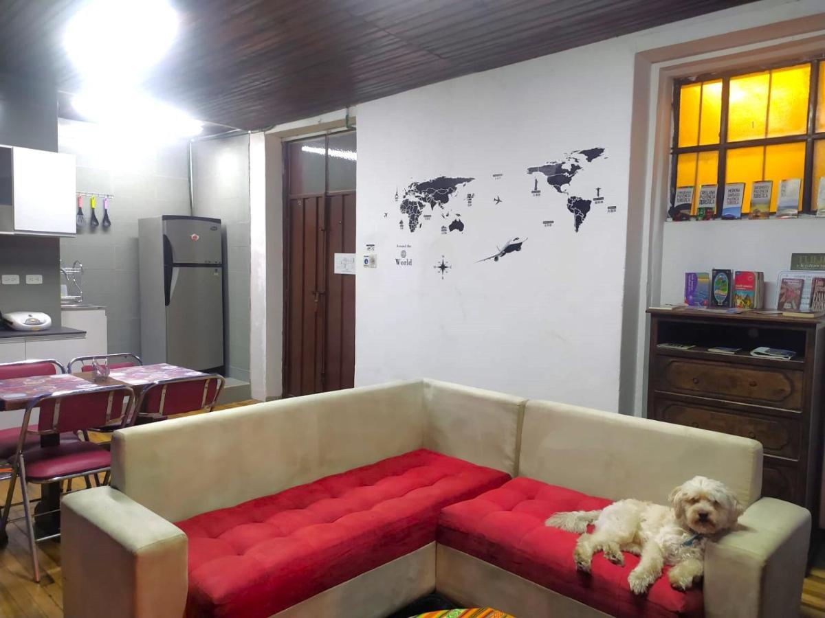 Hostal La Casa Tolena Quito - Ecuador Hotel Exterior photo